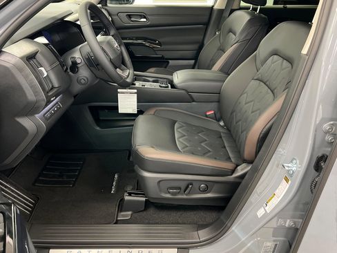 New 2026 Nissan Pathfinder Platinum image 17