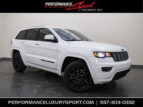 Used 2017 Jeep Grand Cherokee Altitude image 1