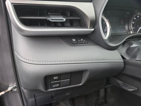 Used 2022 Toyota Highlander XLE image 18