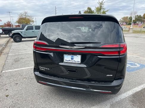 New 2026 Chrysler Pacifica Select image 27