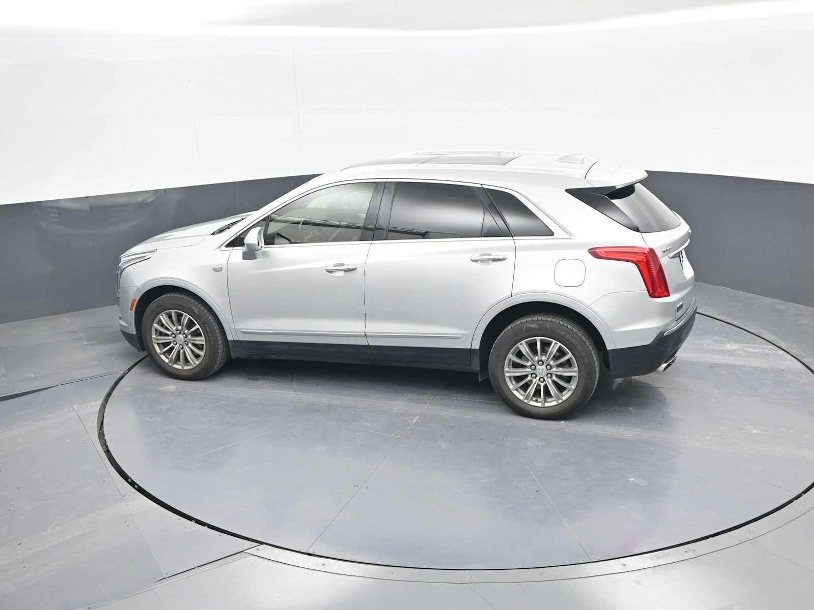 Used 2017 Cadillac XT5 Luxury w/ Driver Awareness Package AWD/4WD image 36