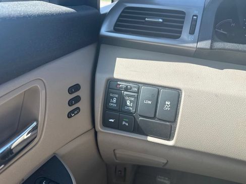 Used 2015 Honda Odyssey Touring Elite image 19