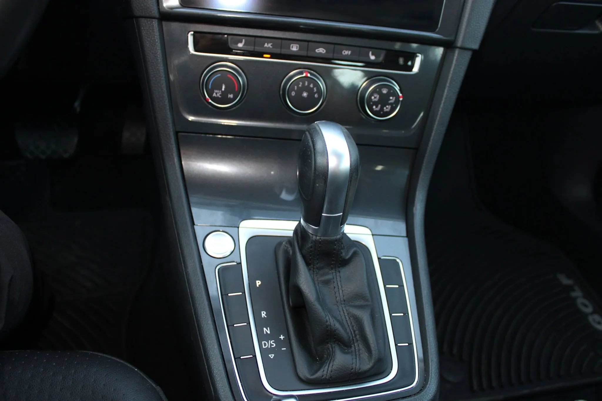 Used 2018 Volkswagen Golf SE FWD image 20