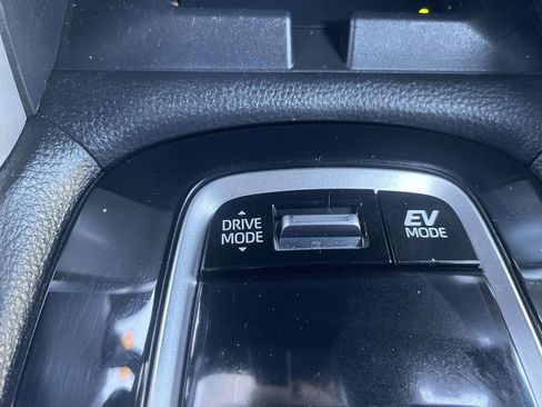 Used 2024 Toyota Corolla Cross AWD Hybrid image 34