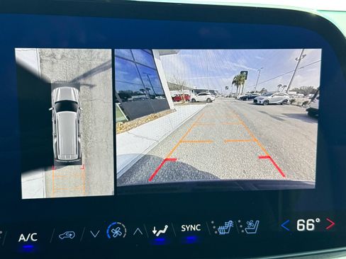 Used 2025 Chevrolet Suburban Premier image 25