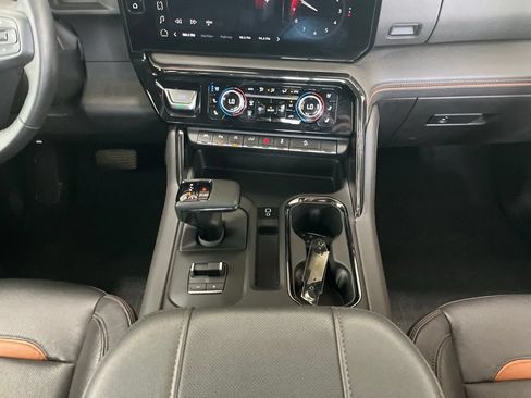 Used 2024 GMC Sierra 1500 AT4 w/ AT4 Premium Package AWD/4WD image 10