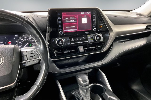 Used 2021 Toyota Highlander XLE AWD/4WD image 11