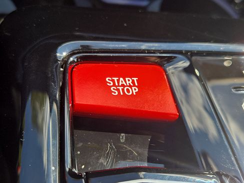 Used 2025 BMW M5 w/ Executive Package image 25