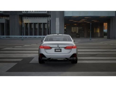 New 2026 BMW 550e xDrive w/ Premium Package image 5