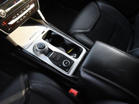 Used 2022 Ford Explorer ST image 16