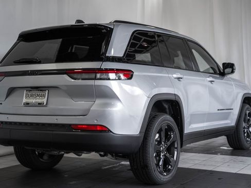 New 2025 Jeep Grand Cherokee Altitude image 4