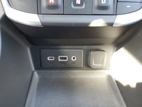 Used 2022 GMC Terrain SLE image 26