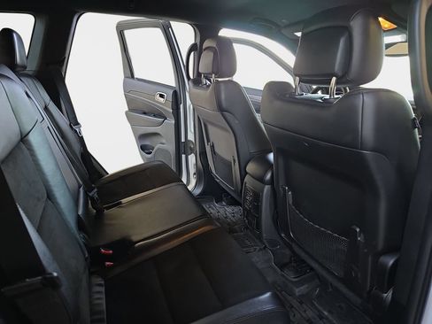 Used 2018 Jeep Grand Cherokee Altitude AWD/4WD image 13