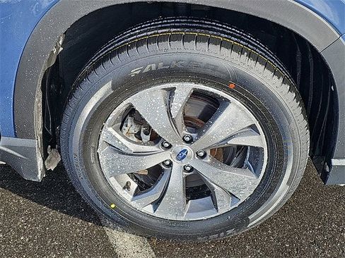 Used 2023 Subaru Ascent Premium w/ Convenience Package image 8