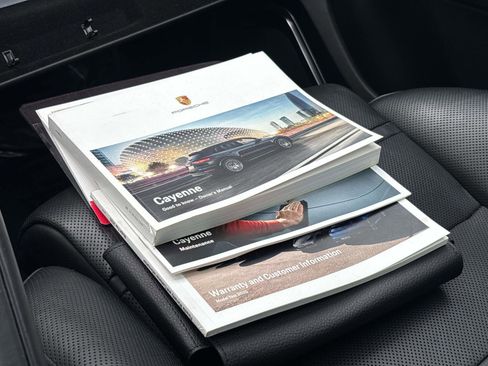 Used 2020 Porsche Cayenne Turbo AWD/4WD image 31
