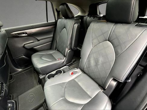Used 2021 Toyota Highlander Platinum AWD/4WD image 21