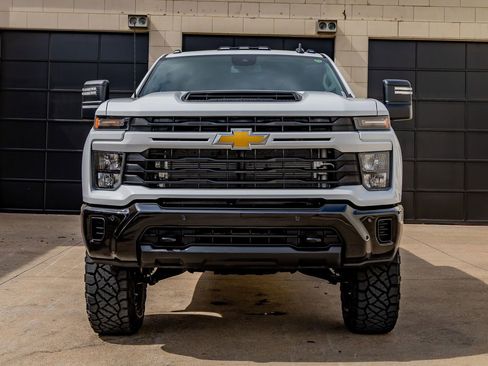 Used 2025 Chevrolet Silverado 2500 Custom w/ Custom Value Package image 2