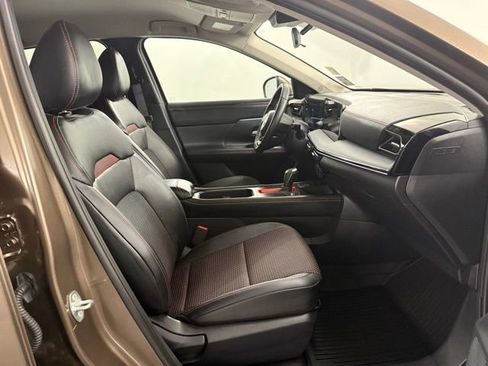 Used 2025 Nissan Kicks SR image 30