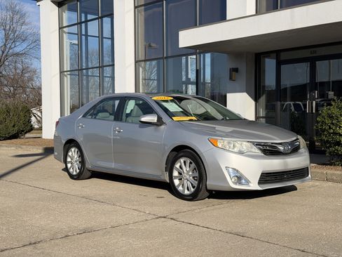 Used 2012 Toyota Camry XLE image 2