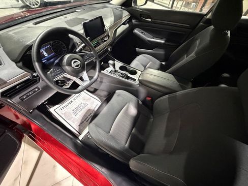 Used 2025 Nissan Altima 2.5 SV FWD image 20