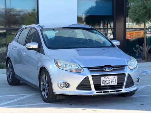 Used 2014 Ford Focus SE w/ Equipment Group 201A FWD image 4