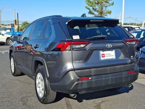 Used 2019 Toyota RAV4 LE AWD/4WD image 4