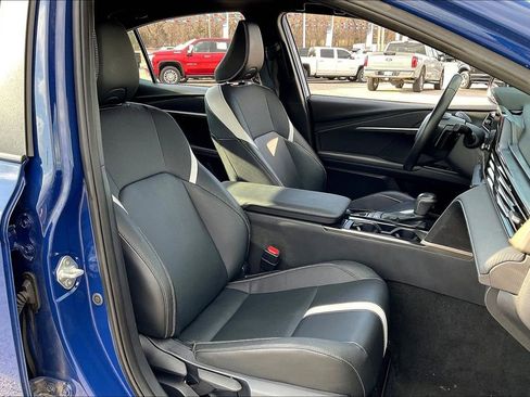 Used 2025 Toyota Camry SE image 7