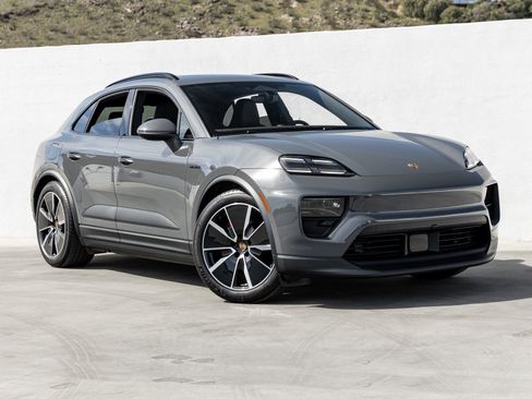 New 2026 Porsche Macan 4S Electric image 9