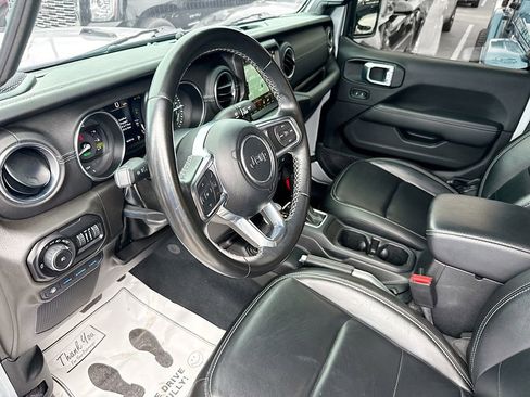 Used 2022 Jeep Wrangler Unlimited Sahara AWD/4WD image 25