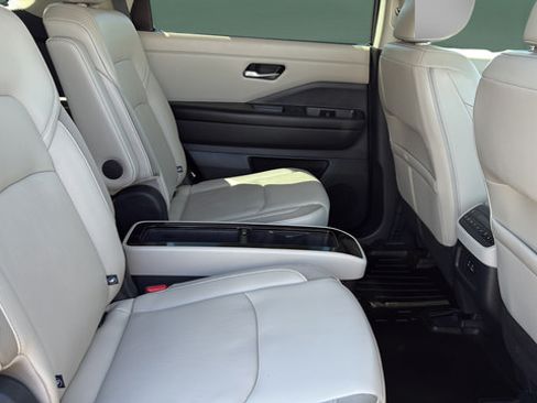 Used 2023 Nissan Pathfinder SL w/ SL Premium Package AWD/4WD image 22