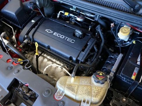 Used 2015 Chevrolet Sonic LT image 40