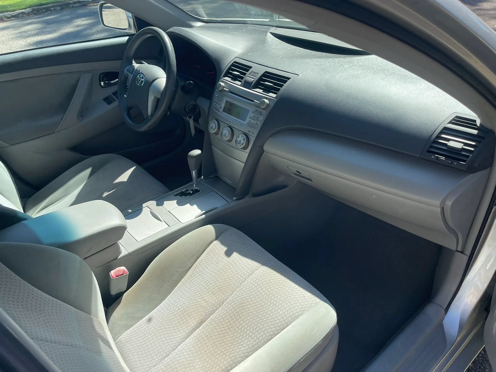 Used 2010 Toyota Camry LE FWD image 14