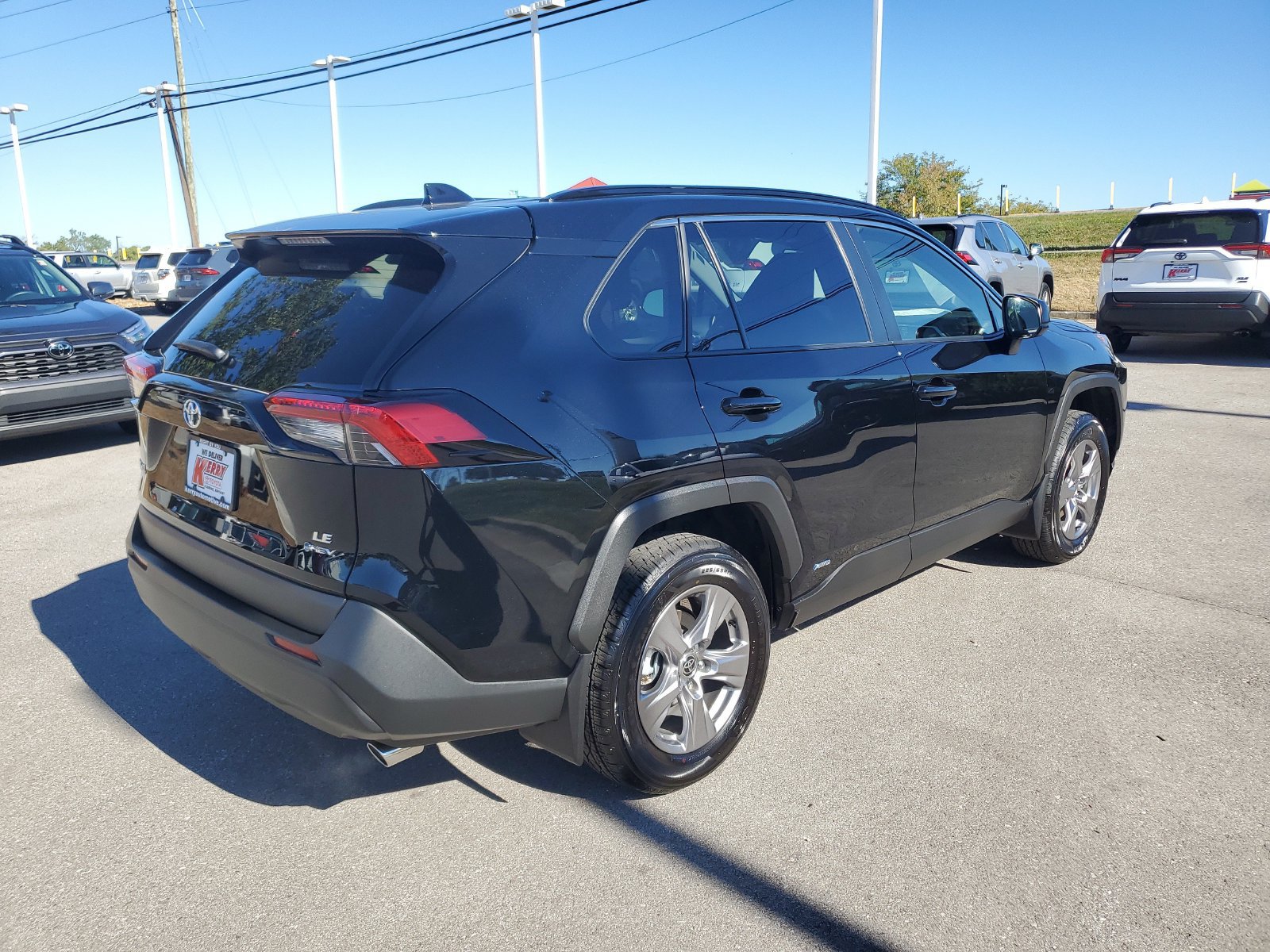 Used 2025 Toyota RAV4 LE AWD/4WD image 4
