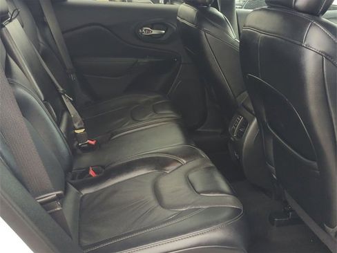 Used 2023 Jeep Cherokee Altitude Lux image 25