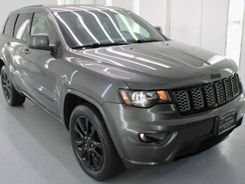 Used 2019 Jeep Grand Cherokee Altitude AWD/4WD image 12