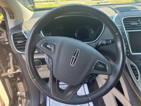 Used 2016 Lincoln MKX Reserve w/ Luxury Package image 16