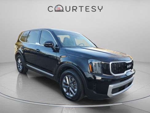 Used 2023 Kia Telluride LX image 6