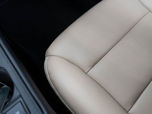 Used 2024 Cadillac XT4 Premium Luxury image 30