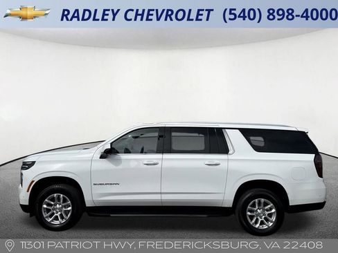 Certified 2025 Chevrolet Suburban LT AWD/4WD image 17