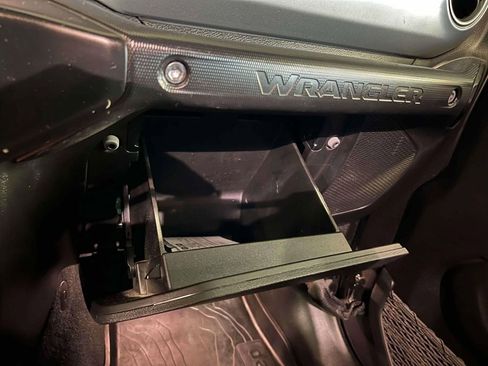 Used 2022 Jeep Wrangler Unlimited Sport AWD/4WD image 31