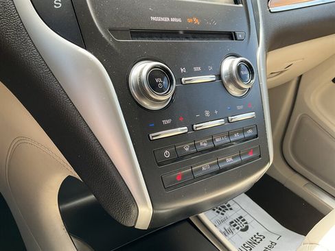 Used 2019 Lincoln MKC Select w/ Select Plus Package AWD/4WD image 23