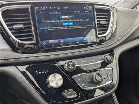 New 2026 Chrysler Pacifica Limited image 12