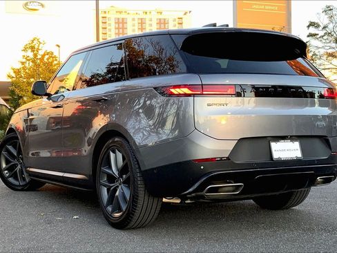 Used 2024 Land Rover Range Rover Sport SE image 11