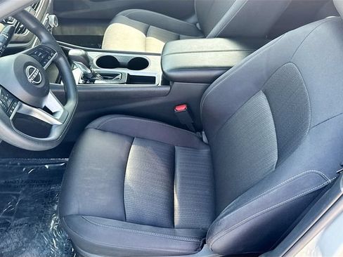 Used 2024 Nissan Altima 2.5 SV FWD image 18