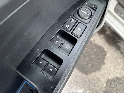 Used 2019 Hyundai Elantra SE w/ Cargo Package image 18