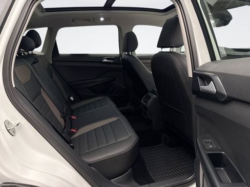 Used 2024 Volkswagen Taos SEL image 21