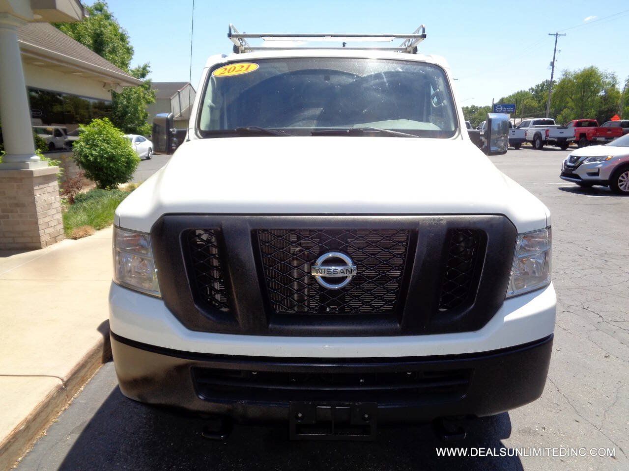 Used 2021 Nissan NV 3500 SV RWD image 26
