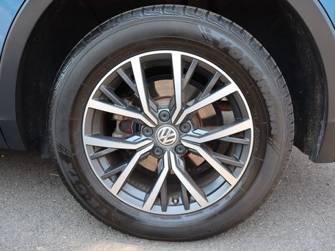 Used 2018 Volkswagen Tiguan SE AWD/4WD image 43