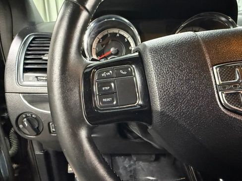 Used 2016 Dodge Grand Caravan SE FWD image 15