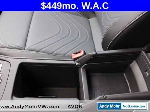 Used 2025 Volkswagen Tiguan SE AWD/4WD image 40